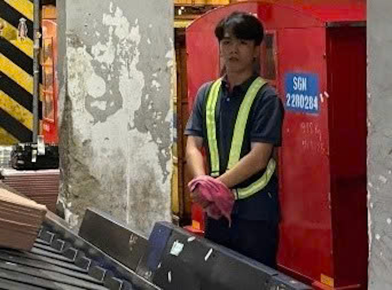 Nhân viên phục vụ hành lý trộm cắp tài sản trong hành lý ký gửi tại sân bay -0