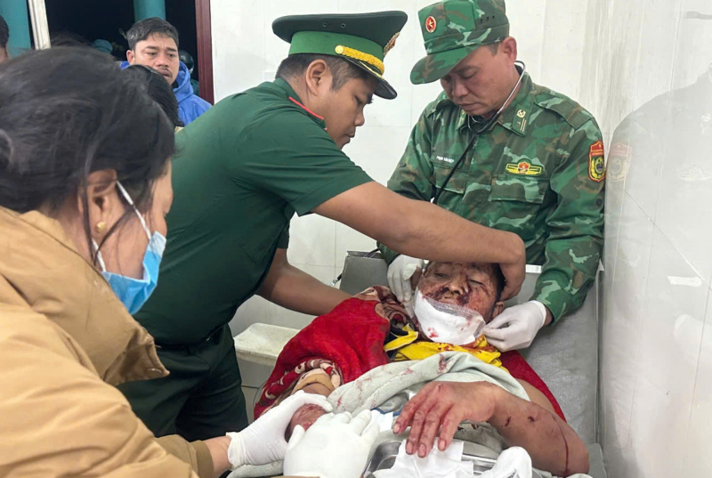 A village chief in Da Nang was attacked by a bear while returning home from the fields -0