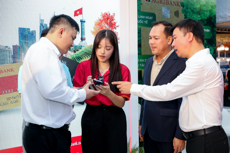 Agribank mang sản phẩm công nghệ cực chất đến Ngày thẻ Việt Nam 2025 -0