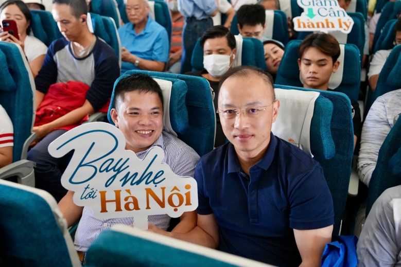 Bay nhẹ tới Hà Nội”: Kết nối vẻ đẹp mùa thu Thủ đô với thông điệp xanh cùng Vietnam Airlines -0