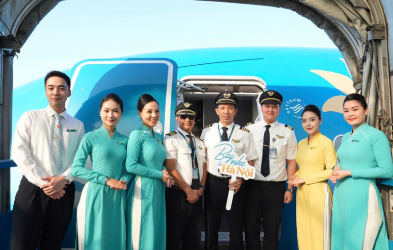 Bay nhẹ tới Hà Nội”: Kết nối vẻ đẹp mùa thu Thủ đô với thông điệp xanh cùng Vietnam Airlines -0