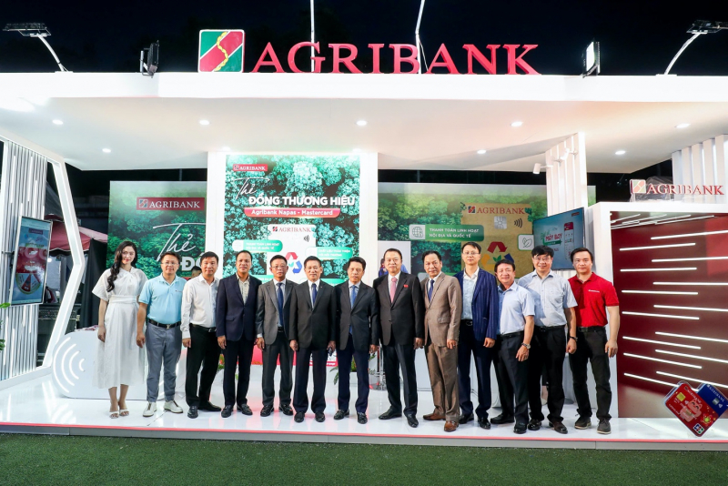 Agribank mang sản phẩm công nghệ cực chất đến Ngày thẻ Việt Nam 2025 -0
