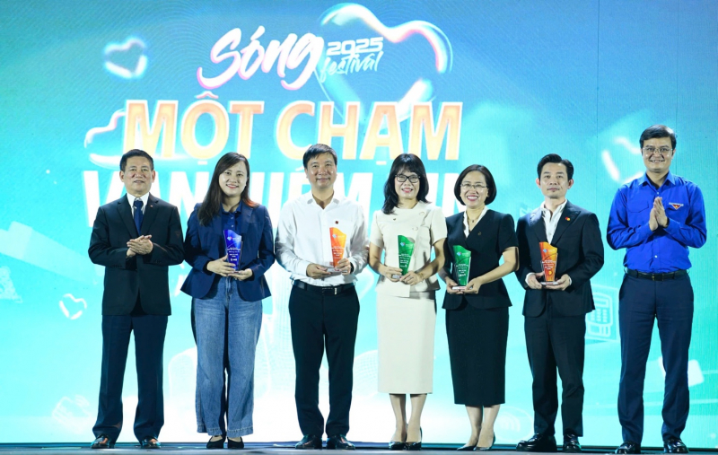 Agribank mang sản phẩm công nghệ cực chất đến Ngày thẻ Việt Nam 2025 -1