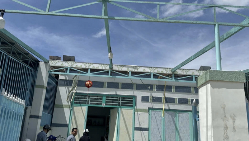 Dầm mình khắc phục hậu quả do mưa dông và lũ tràn về nhanh ở Tây Ninh -4