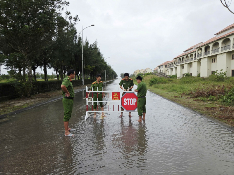 Công an các địa phương sát cánh cùng người dân ứng phó bão “Thần Gió” -1