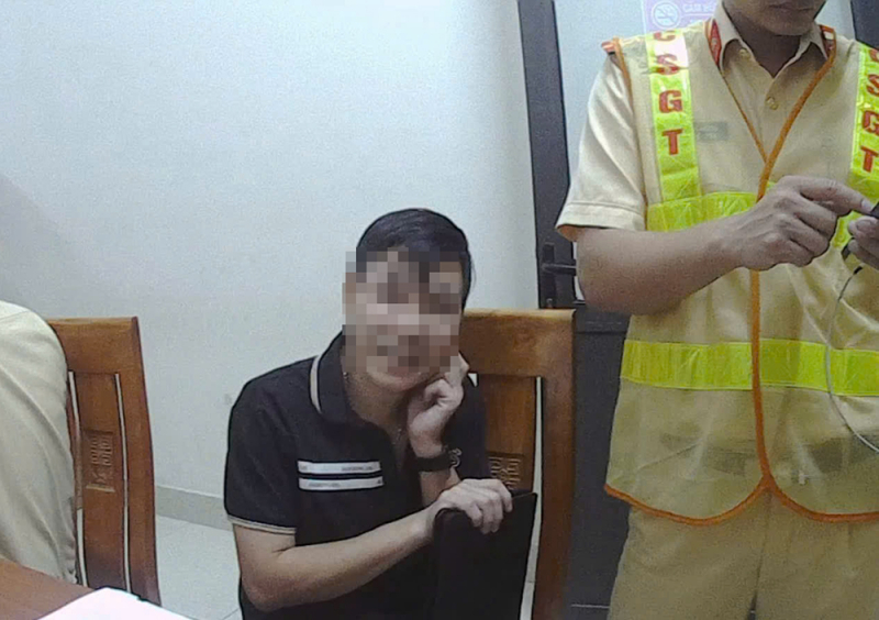 Tài xế đứng không vững, vi phạm nồng độ cồn gấp 3 lần mức kịch khung -0