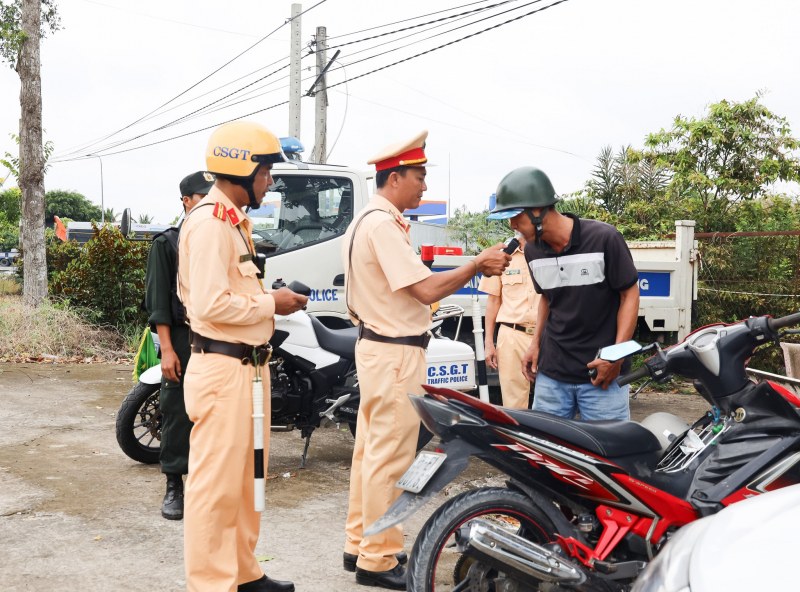 4 ngày xử phạt trên 1,5 tỷ đồng do vi phạm nồng độ cồn -3