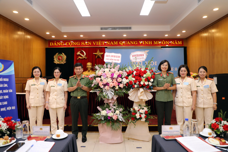 Phụ nữ Cục Đối ngoại viết tiếp hành trình cống hiến -0