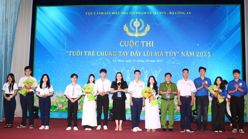 Tuổi trẻ Cà Mau chung tay đẩy lùi ma túy -0