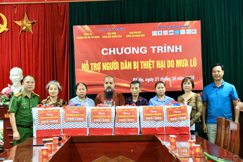 Học viện CSND và các nhà tài trợ ủng hộ người dân bị thiệt hại do mưa lũ tại Bắc Ninh -0