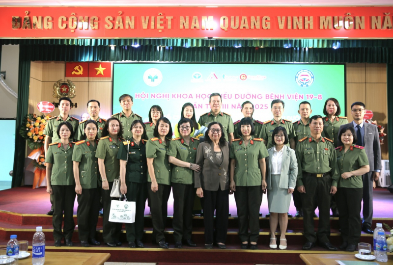 Chuyển đổi số trong công tác điều dưỡng, ứng dụng chăm sóc người bệnh toàn diện -0