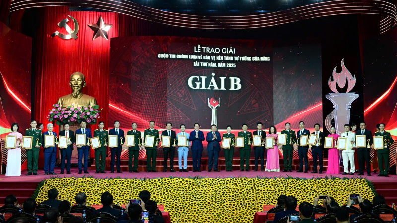 Trao giải Cuộc thi chính luận về bảo vệ nền tảng tư tưởng của Đảng lần thứ V năm 2025: Khơi dậy lòng tự hào yêu nước và khát vọng phát triển -0