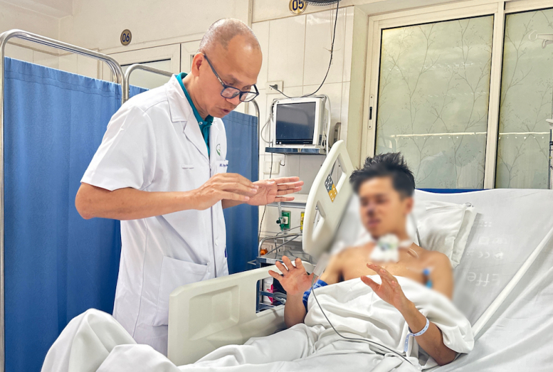 Cứu sống nam học sinh bị thanh sắt đâm xuyên đầu -0