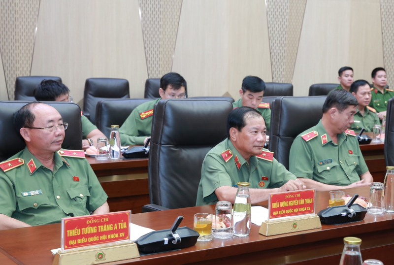 Bộ Công an làm việc với Đại biểu Quốc hội trong CAND -2