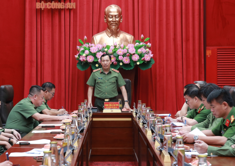 Bộ Công an làm việc với Đại biểu Quốc hội trong CAND -0