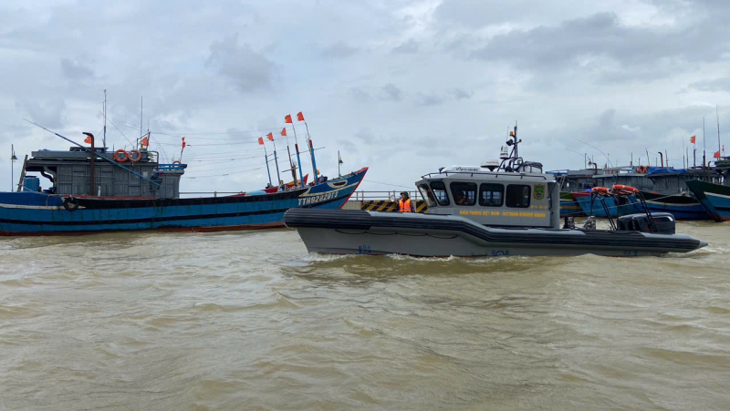 Triều cường dâng gây ngập lụt, hàng nghìn học sinh ở Huế nghỉ học -0