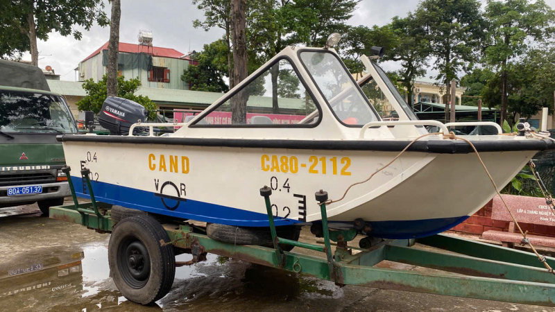 Đoàn CSĐN số 3 hỗ trợ trường học vùng cao Đà Nẵng di dời tài sản, sẵn sàng ứng phó bão số 12 -0