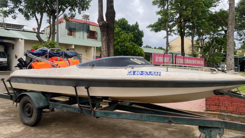 Đoàn CSĐN số 3 hỗ trợ trường học vùng cao Đà Nẵng di dời tài sản, sẵn sàng ứng phó bão số 12 -0