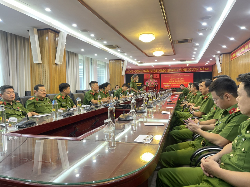 Cục Cảnh sát môi trường ủng hộ, chia sẻ khó khăn với đồng bào bị thiệt hại bởi bão lũ -0