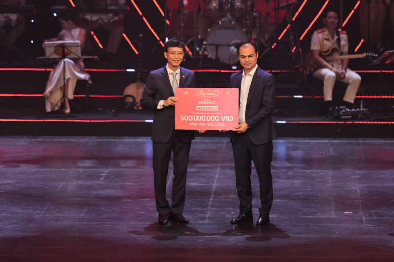 Dàn sao biểu diễn ủng hộ đồng bào bị ảnh hưởng bão lũ trong chương trình “Thắp sáng yêu thương”  -0