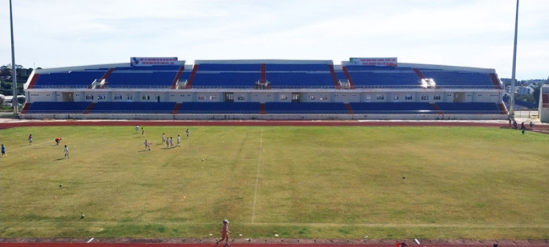 Yêu cầu khắc phục hạng mục hư hỏng ở sân vận động Đà Lạt -0