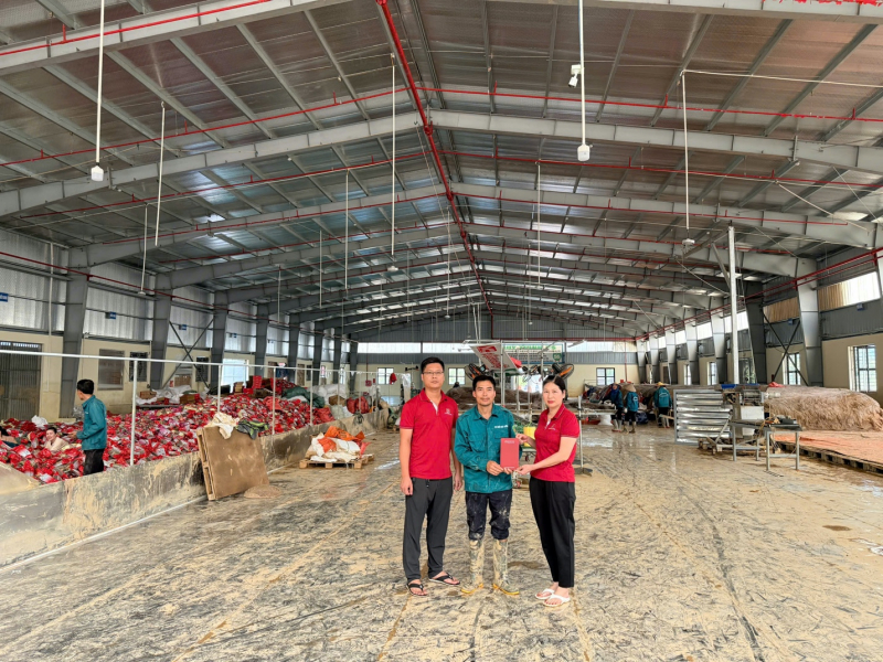 Agribank đồng hành cùng khách hàng và người dân khắc phục thiệt hại sau lũ -0