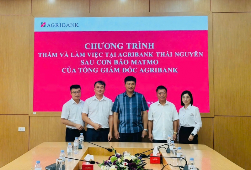 Agribank đồng hành cùng khách hàng và người dân khắc phục thiệt hại sau lũ -0