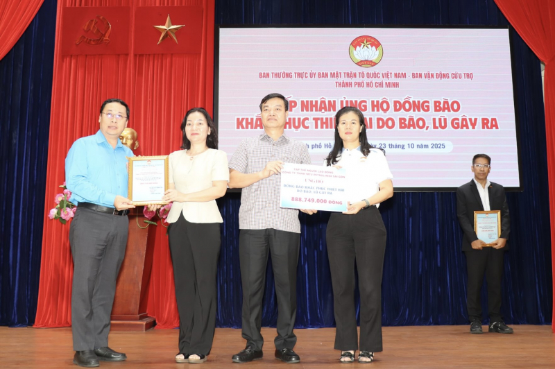 Hơn 13 nghìn lượt ủng hộ đồng bào bị ảnh hưởng bão lũ số tiền hơn 145 tỷ đồng -0