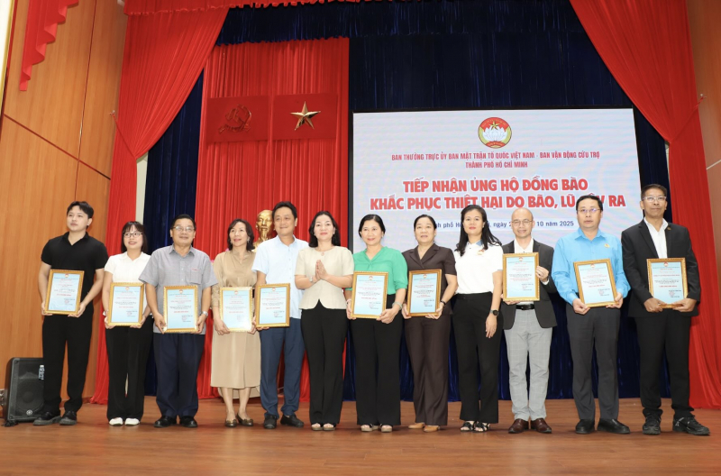 Hơn 13 nghìn lượt ủng hộ đồng bào bị ảnh hưởng bão lũ số tiền hơn 145 tỷ đồng -0