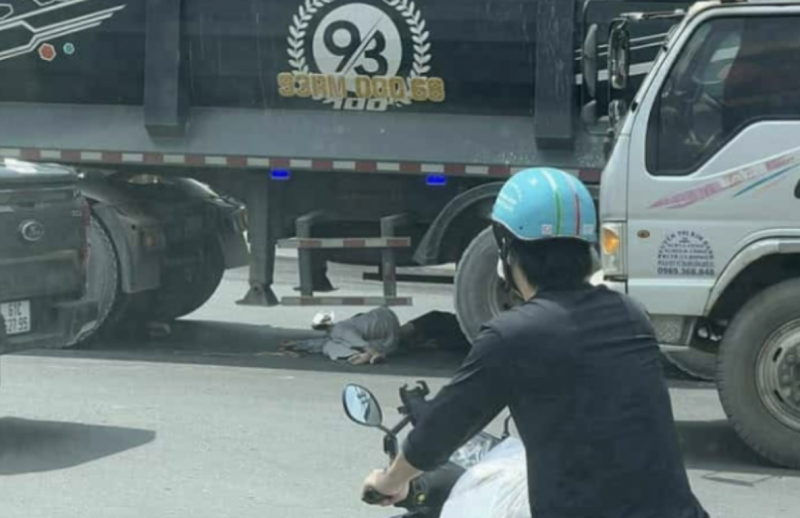 2 nữ sinh gặp nạn tử vong khi va chạm với xe đầu kéo tại vòng xoay Tân Hiệp -0