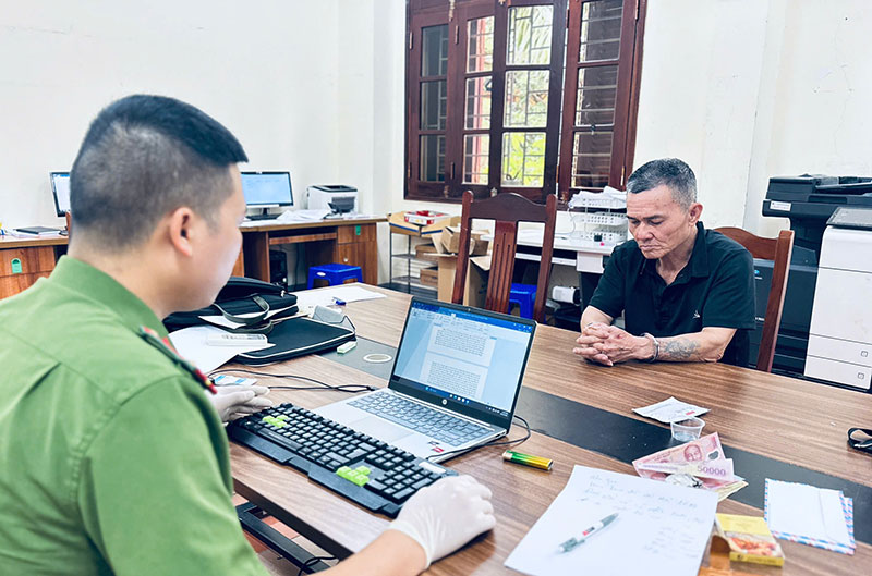 Bắt giữ 4 đối tượng, thu giữ 1 bánh heroin và hơn 2 nghìn viên ma túy tổng hợp -1