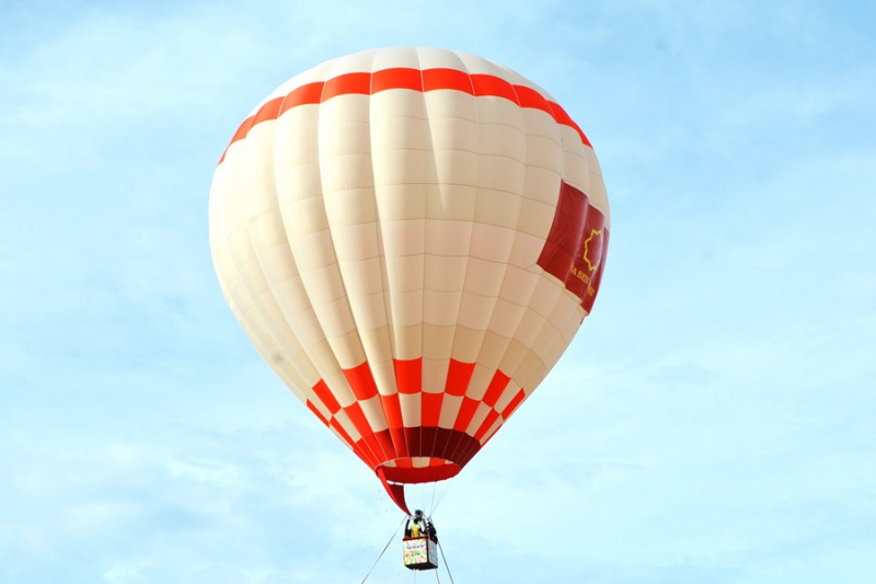 Khinh khí cầu bay rợp quảng trường Lâm Viên Đà Lạt -0