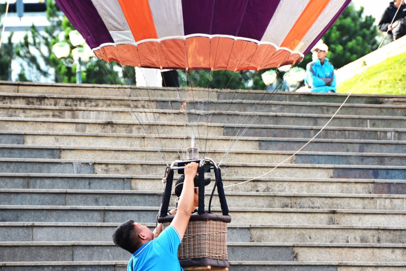 Khinh khí cầu bay rợp quảng trường Lâm Viên Đà Lạt -1