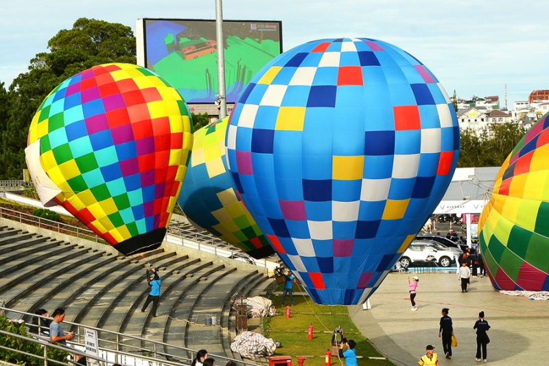 Khinh khí cầu bay rợp quảng trường Lâm Viên Đà Lạt -4