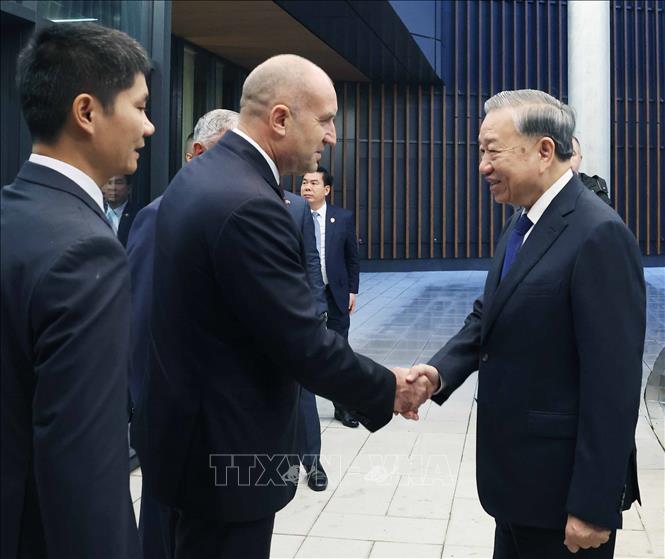 Tổng Bí thư Tô Lâm thăm Công ty công nghiệp quốc phòng Samel-90 của Bulgaria -0