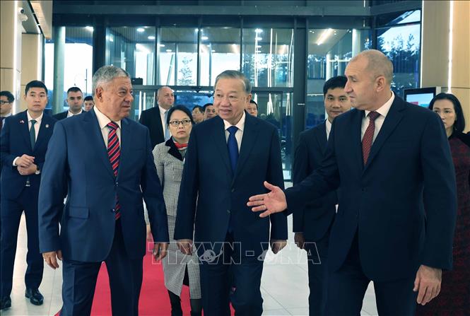 Tổng Bí thư Tô Lâm thăm Công ty công nghiệp quốc phòng Samel-90 của Bulgaria -0