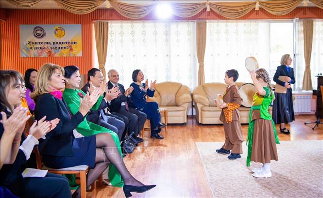 Phu nhân Tổng Bí thư Tô Lâm thăm, giao lưu với học sinh mầm non ở Sofia -0