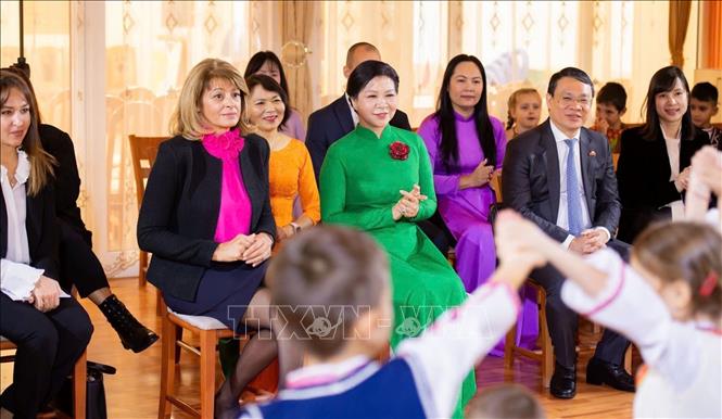 Phu nhân Tổng Bí thư Tô Lâm thăm, giao lưu với học sinh mầm non ở Sofia -0