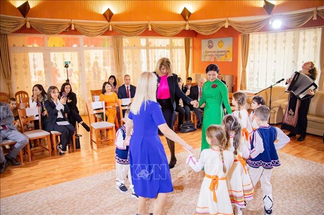 Phu nhân Tổng Bí thư Tô Lâm thăm, giao lưu với học sinh mầm non ở Sofia -0