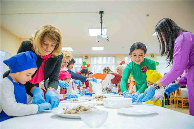 Phu nhân Tổng Bí thư Tô Lâm thăm, giao lưu với học sinh mầm non ở Sofia -0