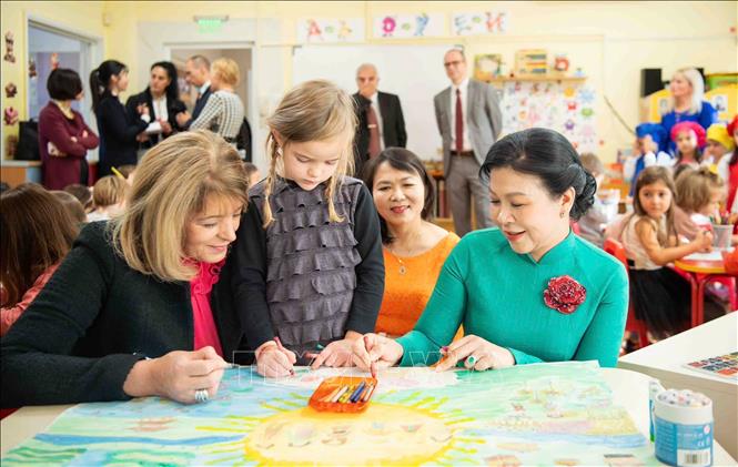 Phu nhân Tổng Bí thư Tô Lâm thăm, giao lưu với học sinh mầm non ở Sofia -0