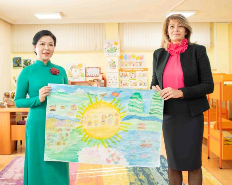 Phu nhân Tổng Bí thư Tô Lâm thăm, giao lưu với học sinh mầm non ở Sofia -0