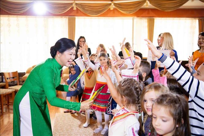 Phu nhân Tổng Bí thư Tô Lâm thăm, giao lưu với học sinh mầm non ở Sofia -0