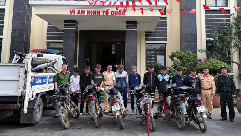 Nhóm thanh niên “càn quấy” đăng clip câu view trên mạng  -0