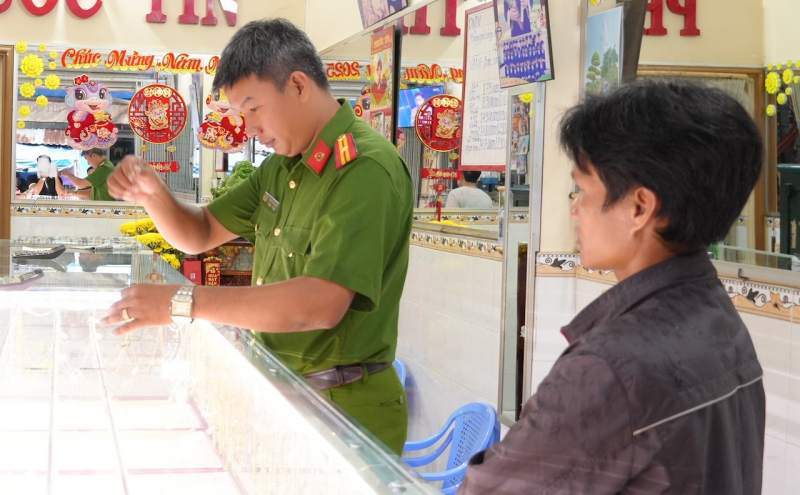 Kẻ cướp dây chuyền bị bắt giữ sau 16 giờ gây án -0