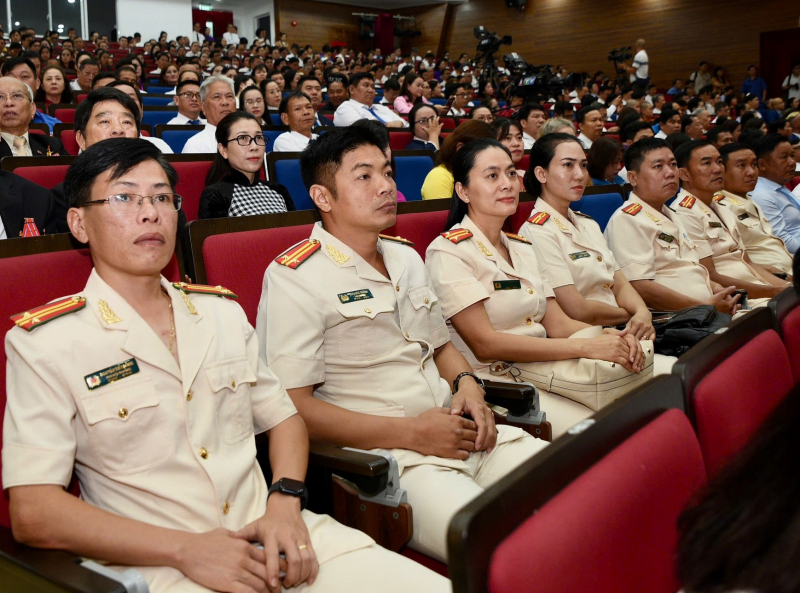TP Hồ Chí Minh đổi mới, sáng tạo, thi đua yêu nước cùng cả nước bước vào kỷ nguyên mới -1
