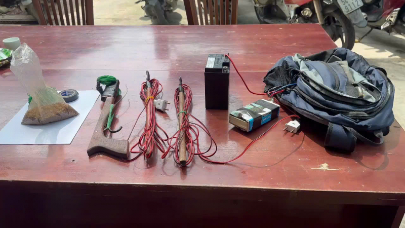 Triệt phá nhóm dùng súng kích điện tự chế, bột ớt để trộm chó số lượng lớn  -4