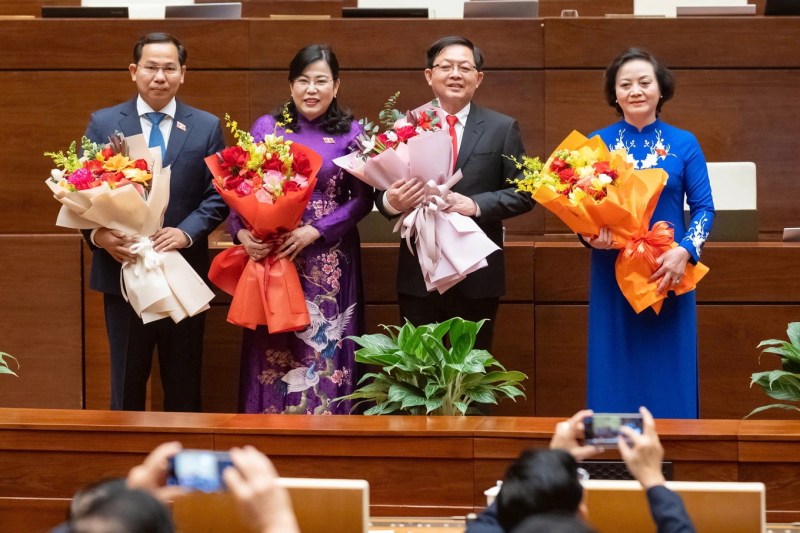 tặng hoa.jpeg -0