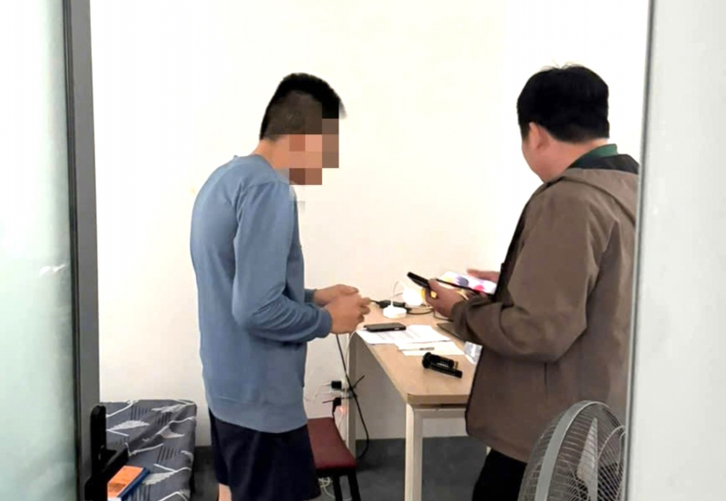 Công an phường giải cứu nam sinh viên bị “bắt cóc online”, ngăn chặn nạn nhân chuyển tiền -0