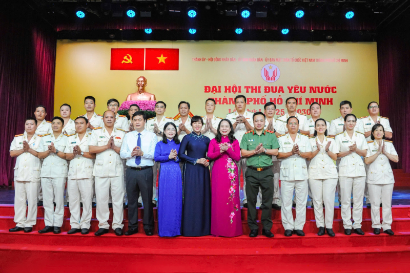 Tập thể Công an TP Hồ Chí Minh và nhiều cá nhân nhận các phần thưởng cao quý  -2